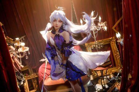 《崩坏：星穹铁道》知更鸟cosplay